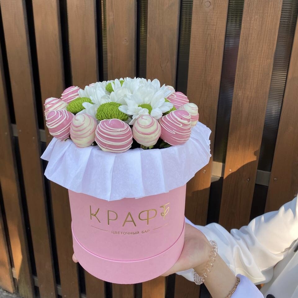 Бокс с хризантемой Pink