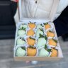 Коробочка из 16 клубник в апельсиновом и лимонном шоколаде